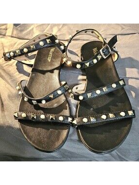 Womens WANTED Gold Tone Pyramid Studded Gladiator Sandals SIZE 7